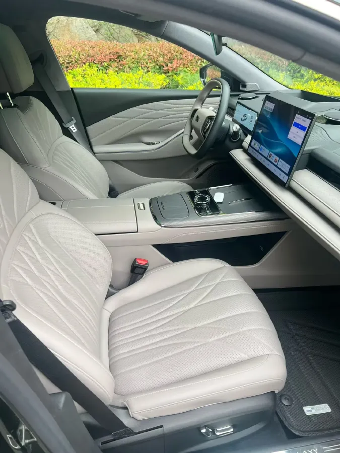 2025 Geely Galaxy Starshine 8 1.5T 163HP L4 3DHT PHEV 27.69KWH,autocango,china used car exporter,china ev exporter,chinese used car exporter,chinese used ev exporter