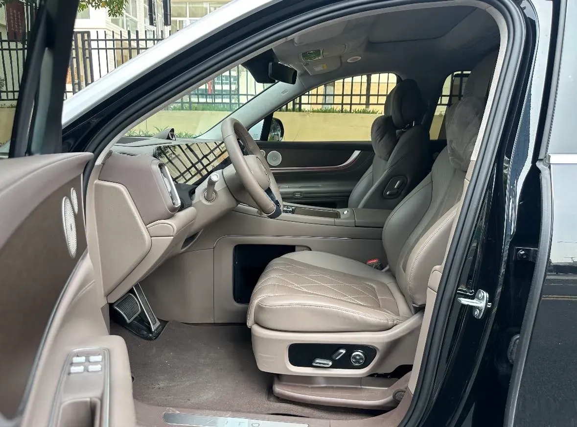 2025 AITO AITO M9 REEV 160HP REEV,autocango,china used car exporter,china ev exporter,chinese used car exporter,chinese used ev exporter
