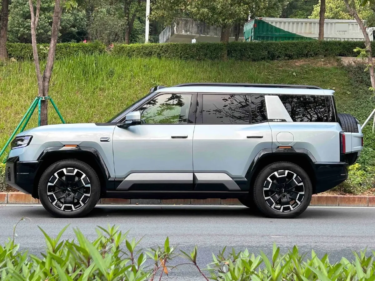 2025 FangChengBao Bao 8 2.0T 245HP L4 E-CVT PHEV 36.8KWH,autocango,china used car exporter,china ev exporter,chinese used car exporter,chinese used ev exporter