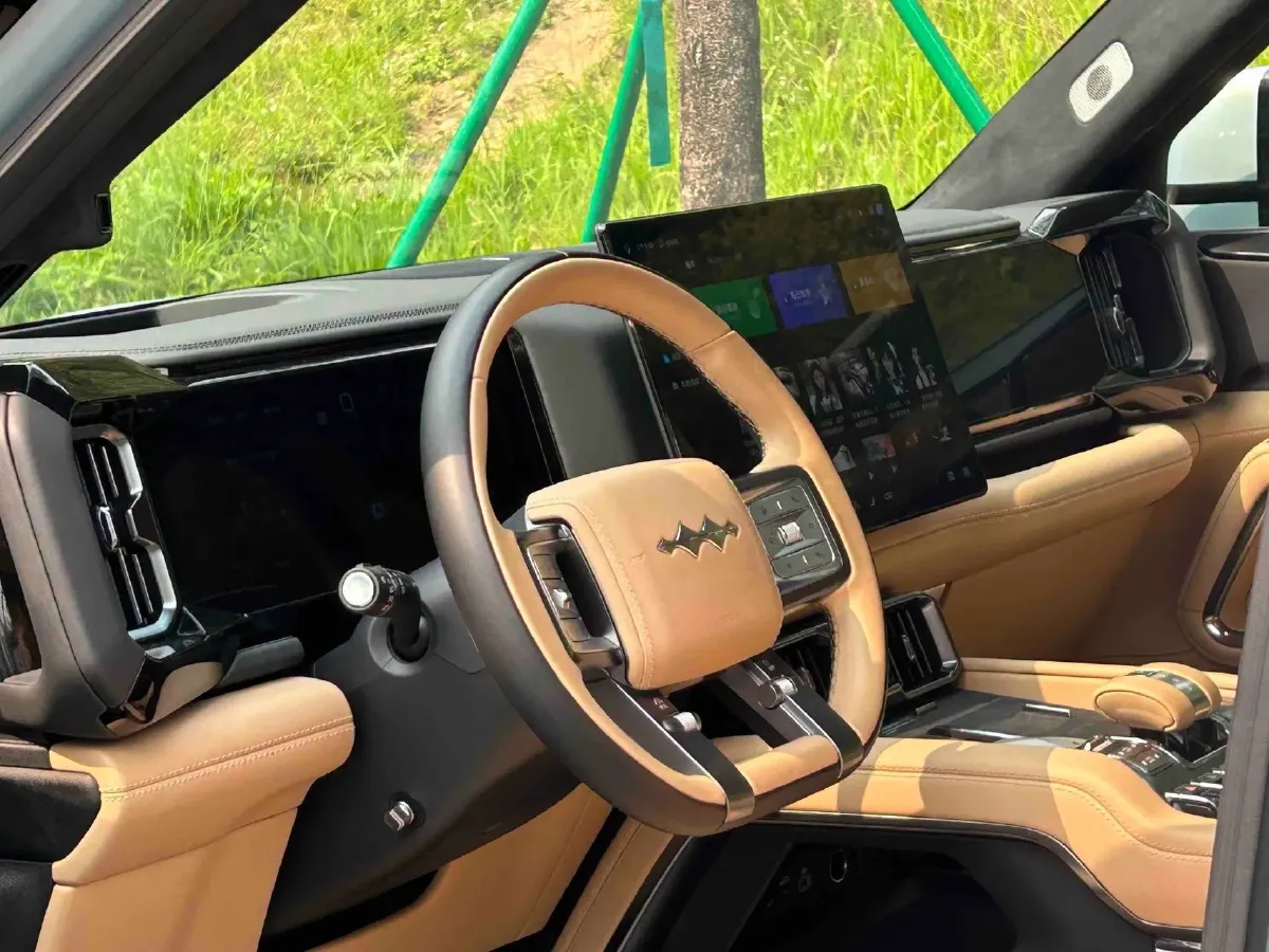 2025 FangChengBao Bao 8 2.0T 245HP L4 E-CVT PHEV 36.8KWH,autocango,china used car exporter,china ev exporter,chinese used car exporter,chinese used ev exporter