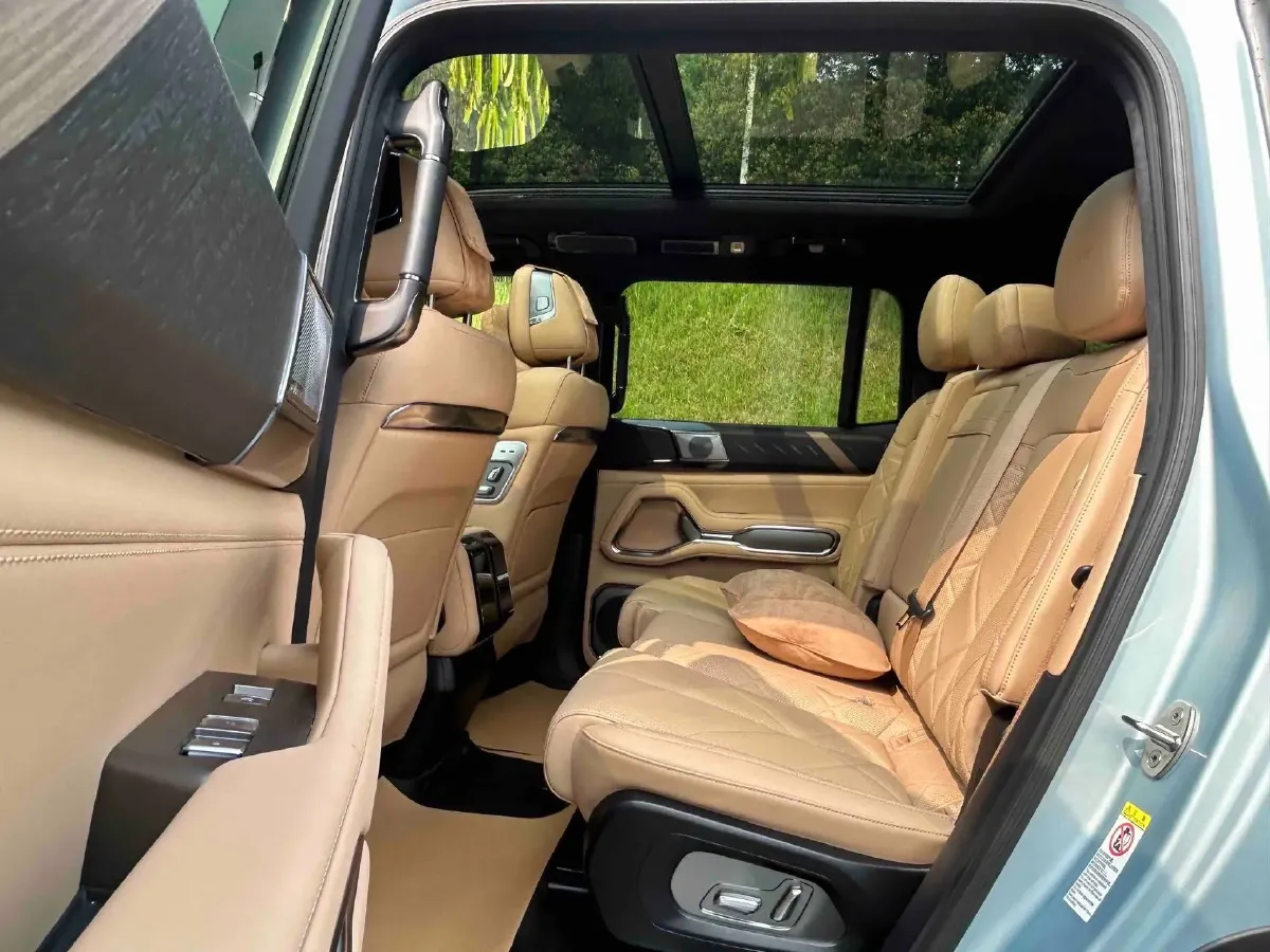 2025 FangChengBao Bao 8 2.0T 245HP L4 E-CVT PHEV 36.8KWH,autocango,china used car exporter,china ev exporter,chinese used car exporter,chinese used ev exporter