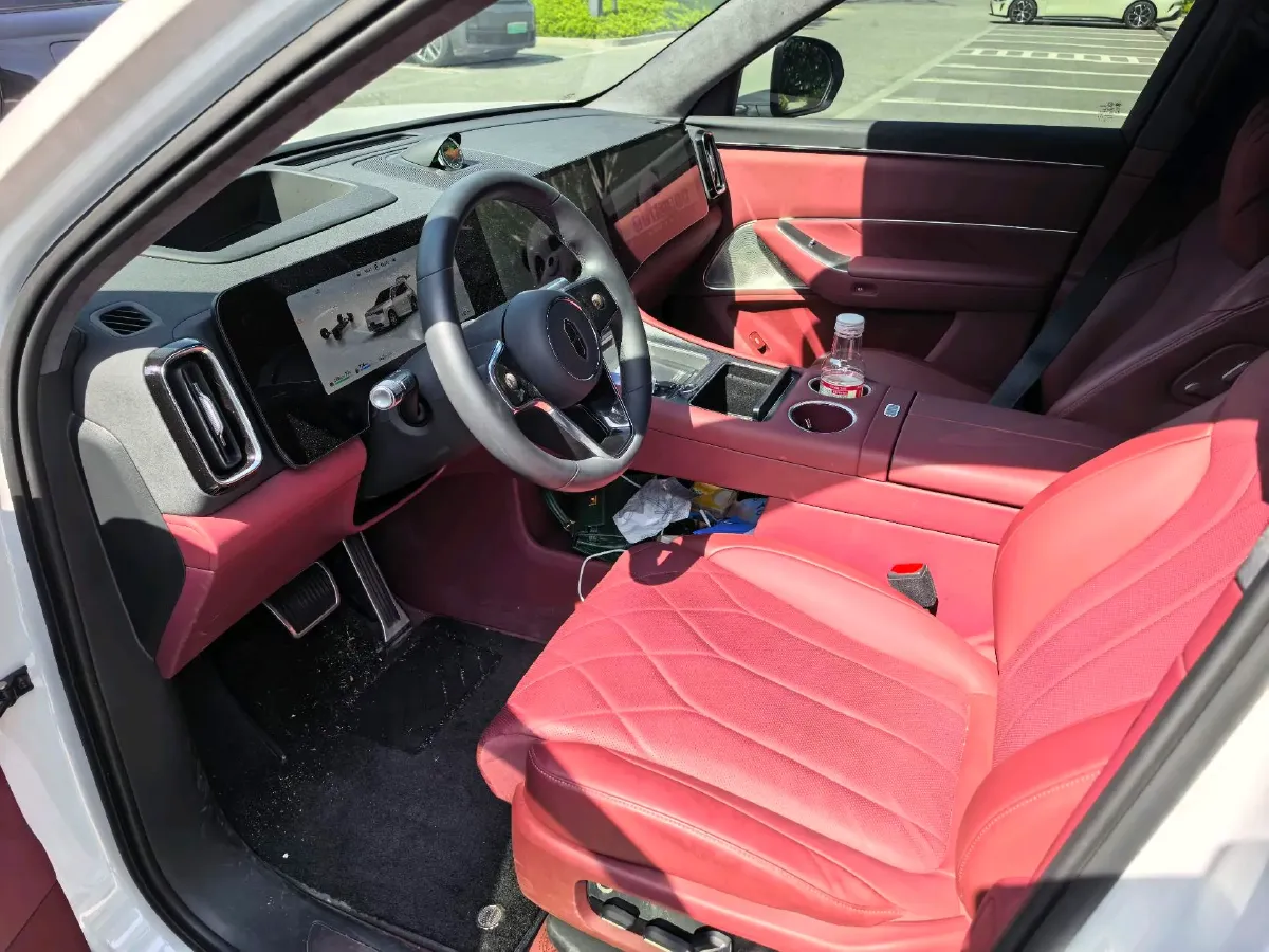 2025 AITO AITO M8 REEV 160HP REEV 53.4KWH,autocango,china used car exporter,china ev exporter,chinese used car exporter,chinese used ev exporter