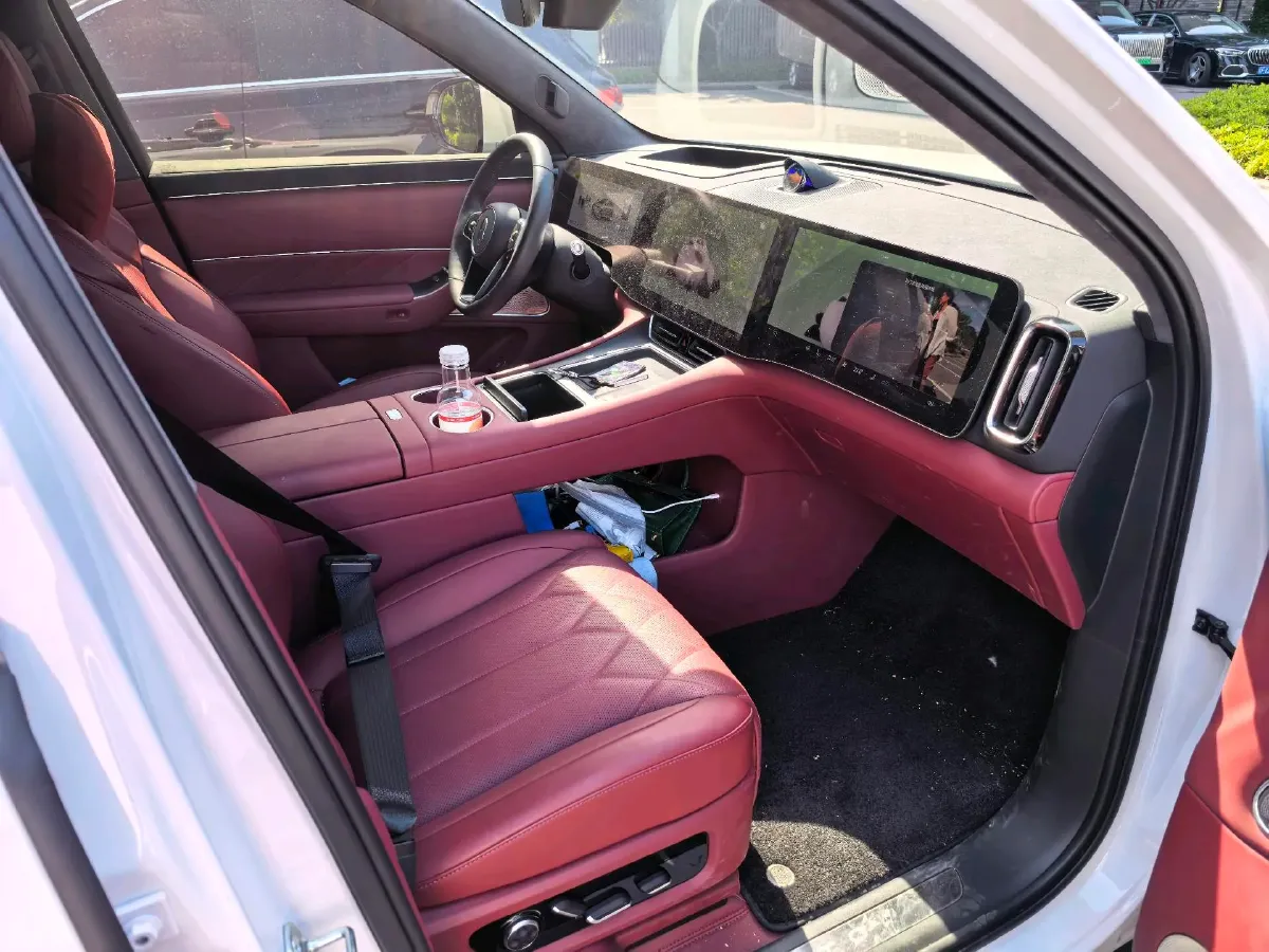 2025 AITO AITO M8 REEV 160HP REEV 53.4KWH,autocango,china used car exporter,china ev exporter,chinese used car exporter,chinese used ev exporter