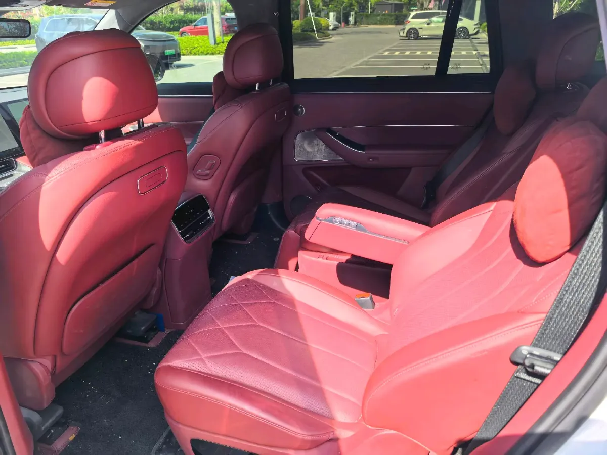 2025 AITO AITO M8 REEV 160HP REEV 53.4KWH,autocango,china used car exporter,china ev exporter,chinese used car exporter,chinese used ev exporter