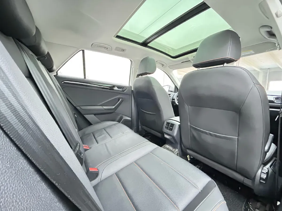 2021 Volkswagen T-Roc 1.4T 150HP L4 7DCT,autocango,china used car exporter,china ev exporter,chinese used car exporter,chinese used ev exporter