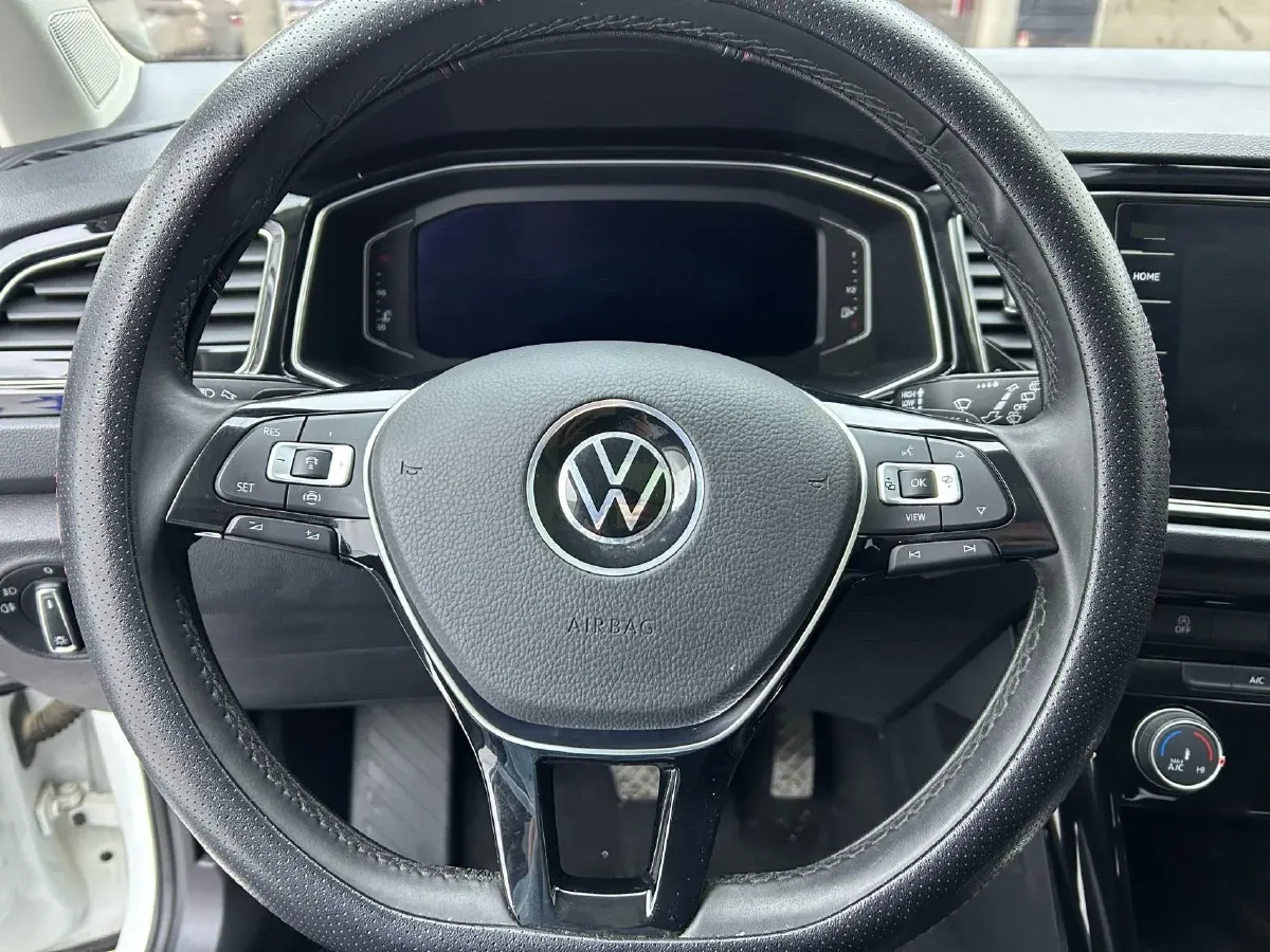 2021 Volkswagen T-Roc 1.4T 150HP L4 7DCT,autocango,china used car exporter,china ev exporter,chinese used car exporter,chinese used ev exporter
