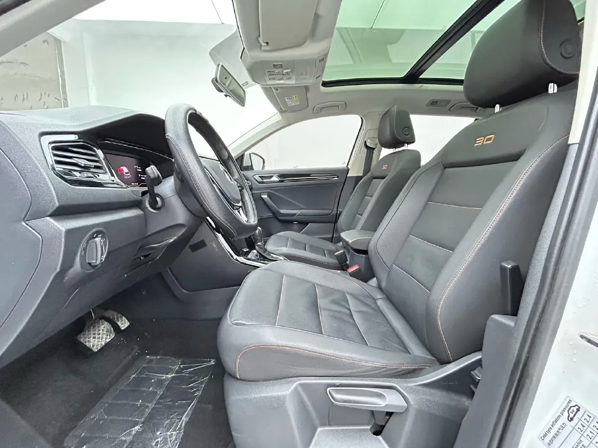 2021 Volkswagen T-Roc 1.4T 150HP L4 7DCT,autocango,china used car exporter,china ev exporter,chinese used car exporter,chinese used ev exporter