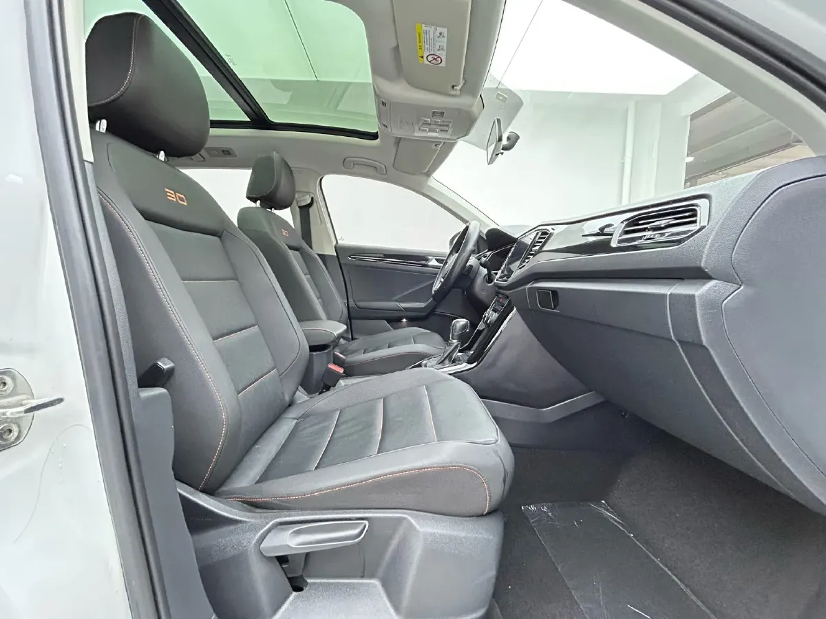 2021 Volkswagen T-Roc 1.4T 150HP L4 7DCT,autocango,china used car exporter,china ev exporter,chinese used car exporter,chinese used ev exporter