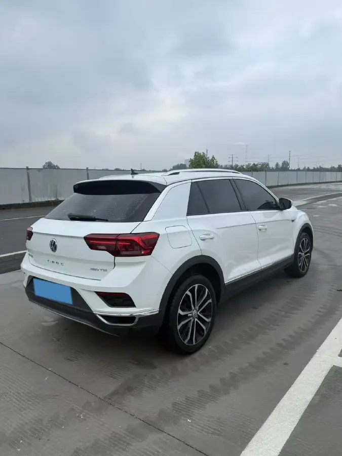 2021 Volkswagen T-Roc 1.4T 150HP L4 7DCT,autocango,china used car exporter,china ev exporter,chinese used car exporter,chinese used ev exporter