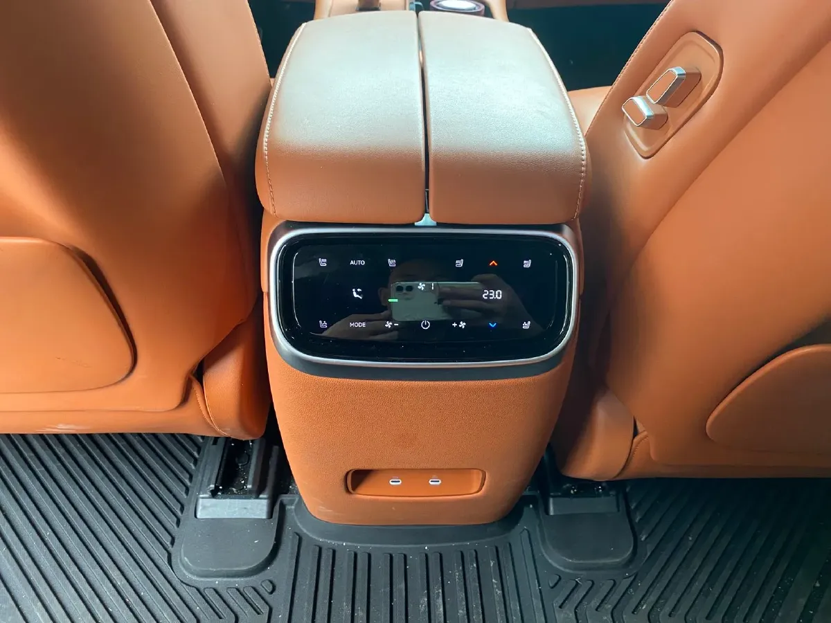 2024 AITO AITO M7 1.5T 152HP L4 REEV 42KWH,autocango,china used car exporter,china ev exporter,chinese used car exporter,chinese used ev exporter