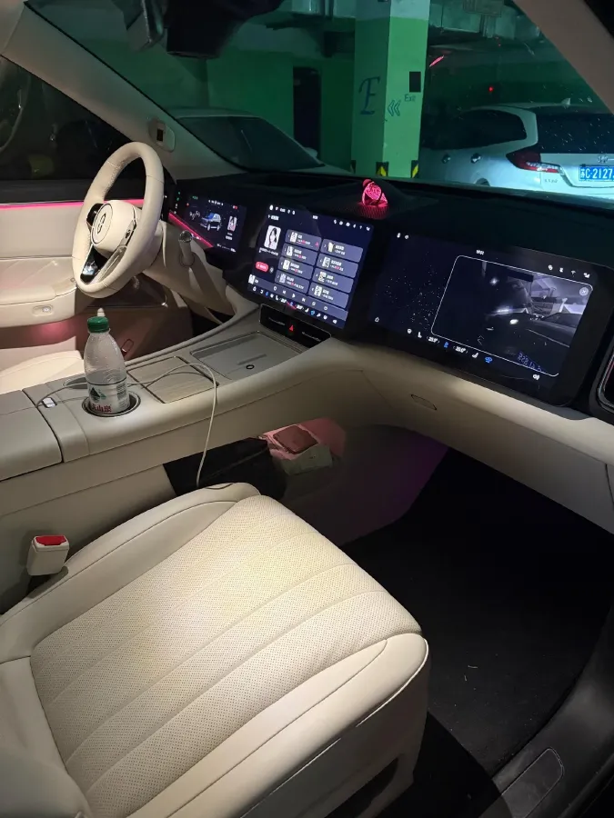 2025 AITO AITO M8 REEV 160HP REEV 53.4KWH,autocango,china used car exporter,china ev exporter,chinese used car exporter,chinese used ev exporter