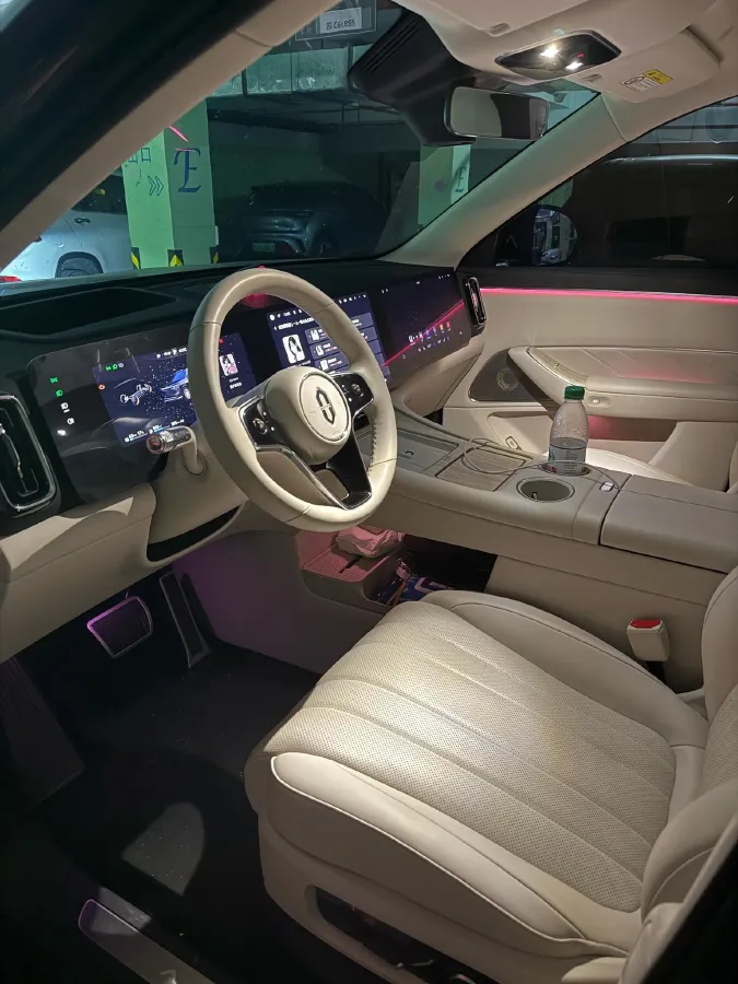 2025 AITO AITO M8 REEV 160HP REEV 53.4KWH,autocango,china used car exporter,china ev exporter,chinese used car exporter,chinese used ev exporter