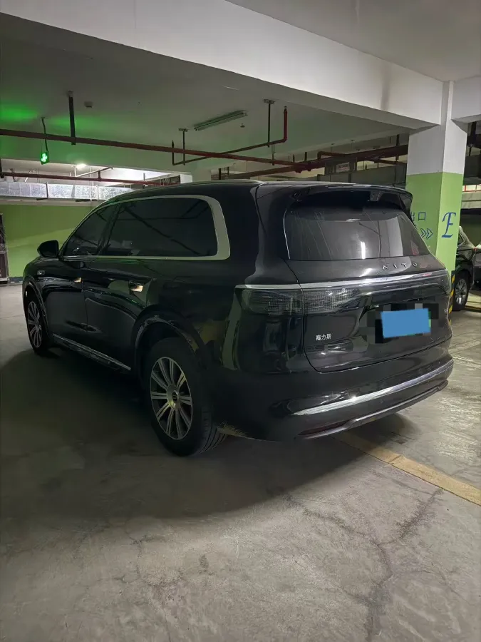 2025 AITO AITO M8 REEV 160HP REEV 53.4KWH,autocango,china used car exporter,china ev exporter,chinese used car exporter,chinese used ev exporter