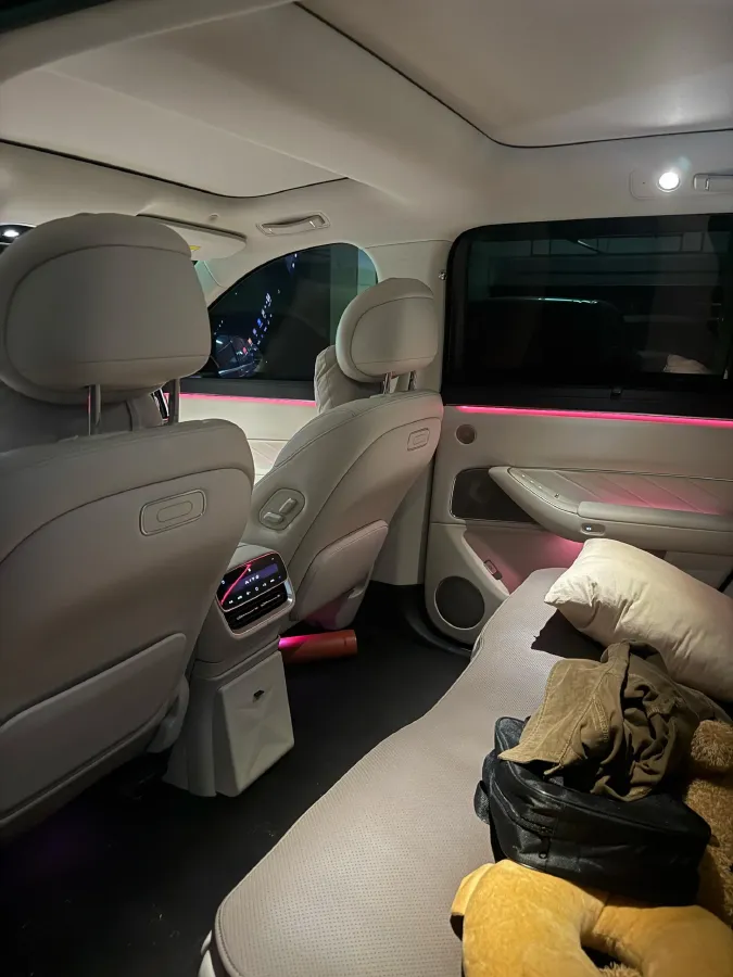 2025 AITO AITO M8 REEV 160HP REEV 53.4KWH,autocango,china used car exporter,china ev exporter,chinese used car exporter,chinese used ev exporter