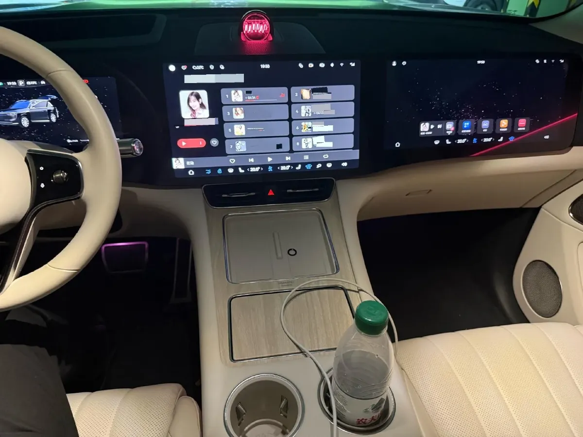 2025 AITO AITO M8 REEV 160HP REEV 53.4KWH,autocango,china used car exporter,china ev exporter,chinese used car exporter,chinese used ev exporter