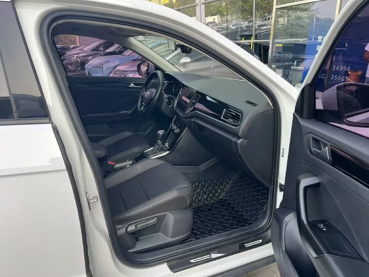 2021 Volkswagen T-Roc 1.4T 150HP L4 7DCT,autocango,china used car exporter,china ev exporter,chinese used car exporter,chinese used ev exporter
