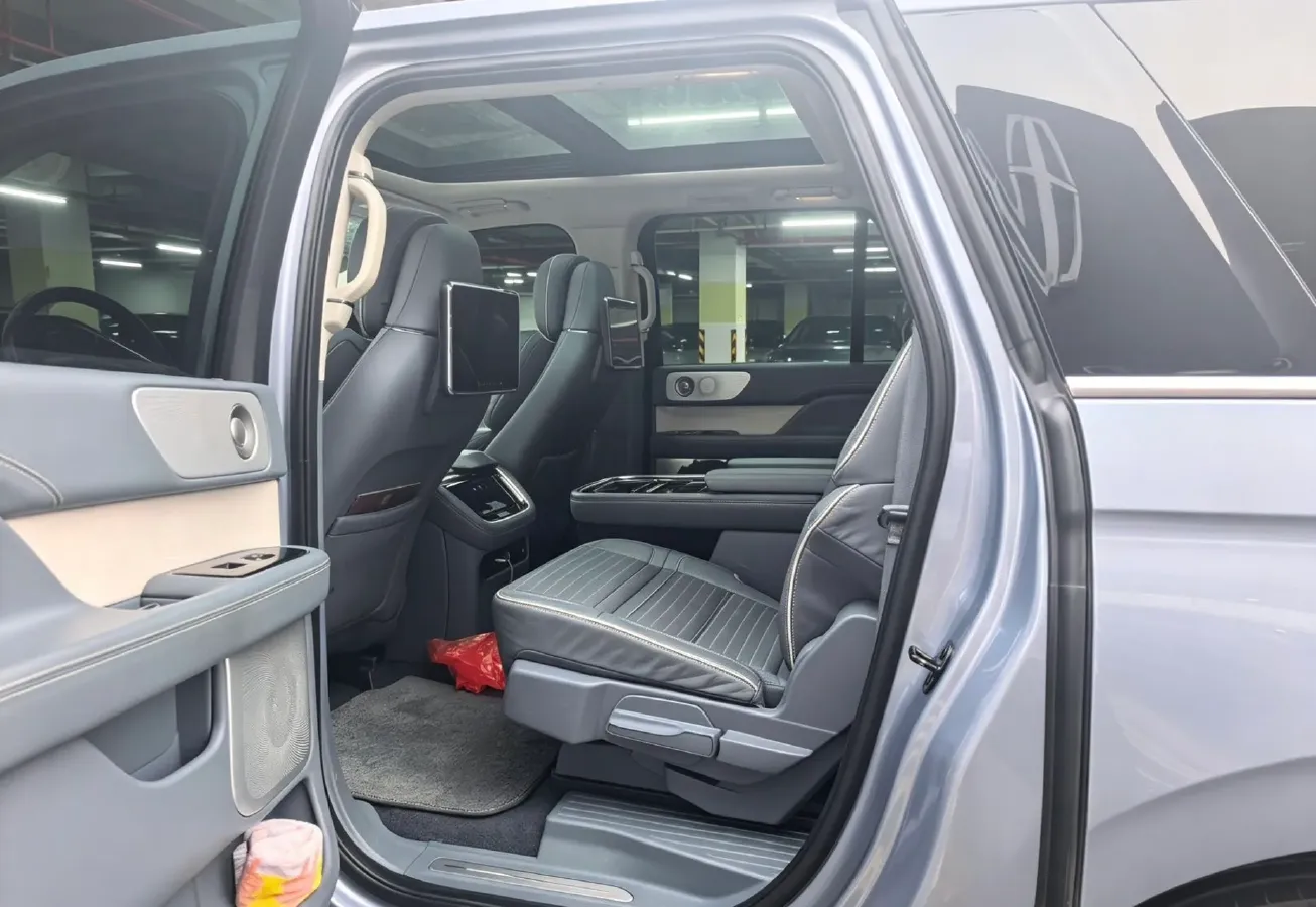 2022 Lincoln Navigator 3.5T 415HP V6 10AT,autocango,china used car exporter,china ev exporter,chinese used car exporter,chinese used ev exporter