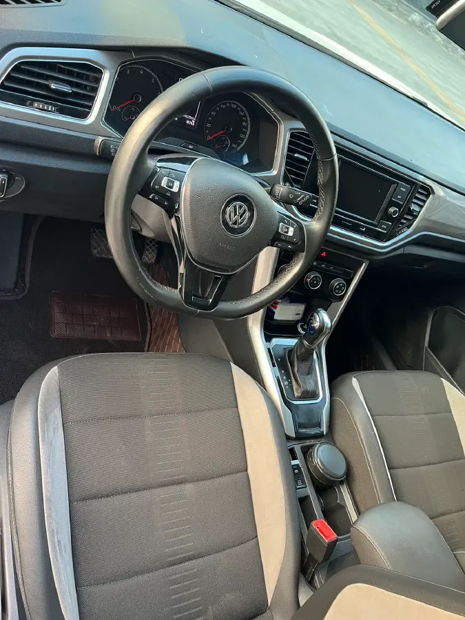 2019 Volkswagen T-Roc 1.4T 131HP L4 7DCT,autocango,china used car exporter,china ev exporter,chinese used car exporter,chinese used ev exporter