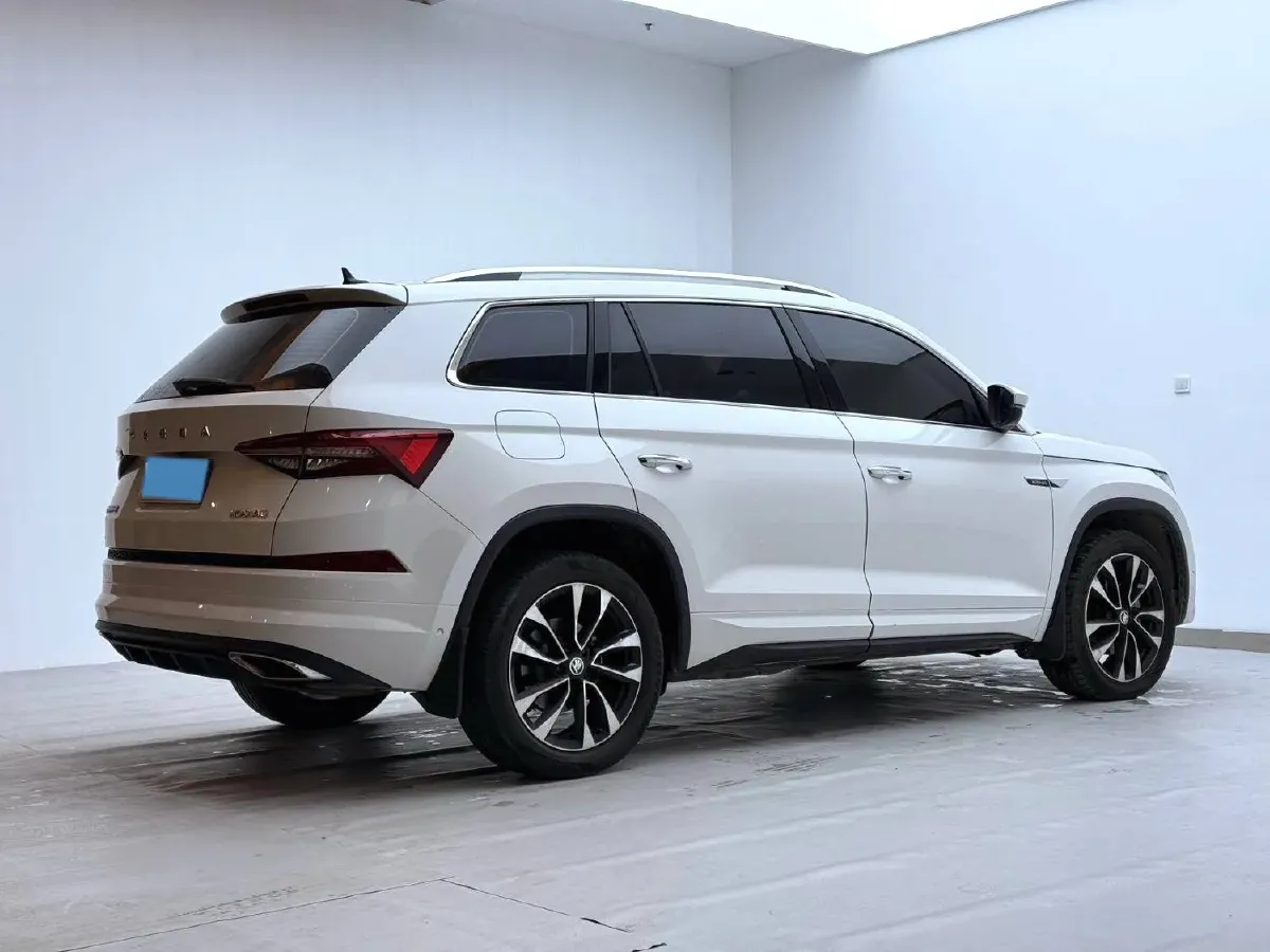 2022 Skoda Kodiak 2.0T 186HP L4 7DCT,autocango,china used car exporter,china ev exporter,chinese used car exporter,chinese used ev exporter