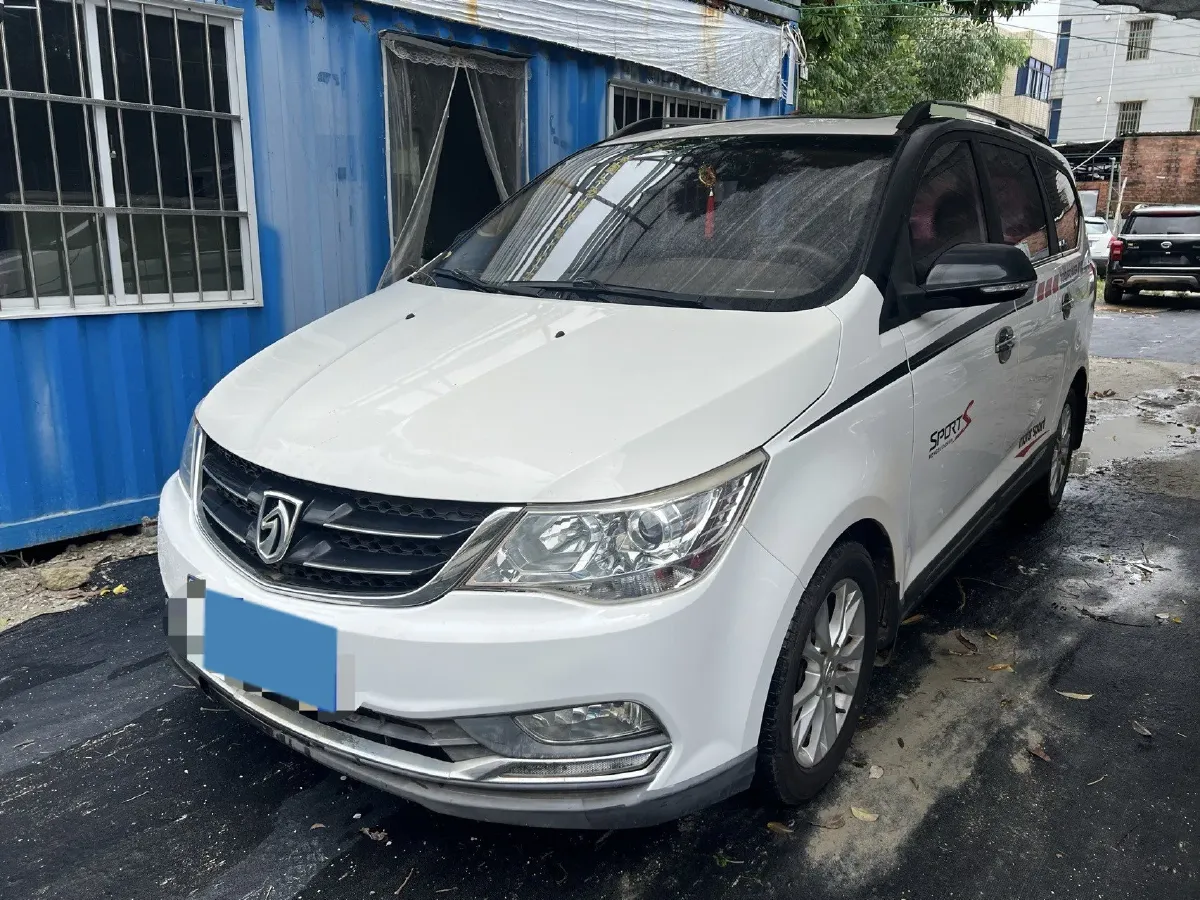 2016 BaoJun 560 1.5T 150HP L4 6MT,autocango,china used car exporter,china ev exporter,chinese used car exporter,chinese used ev exporter