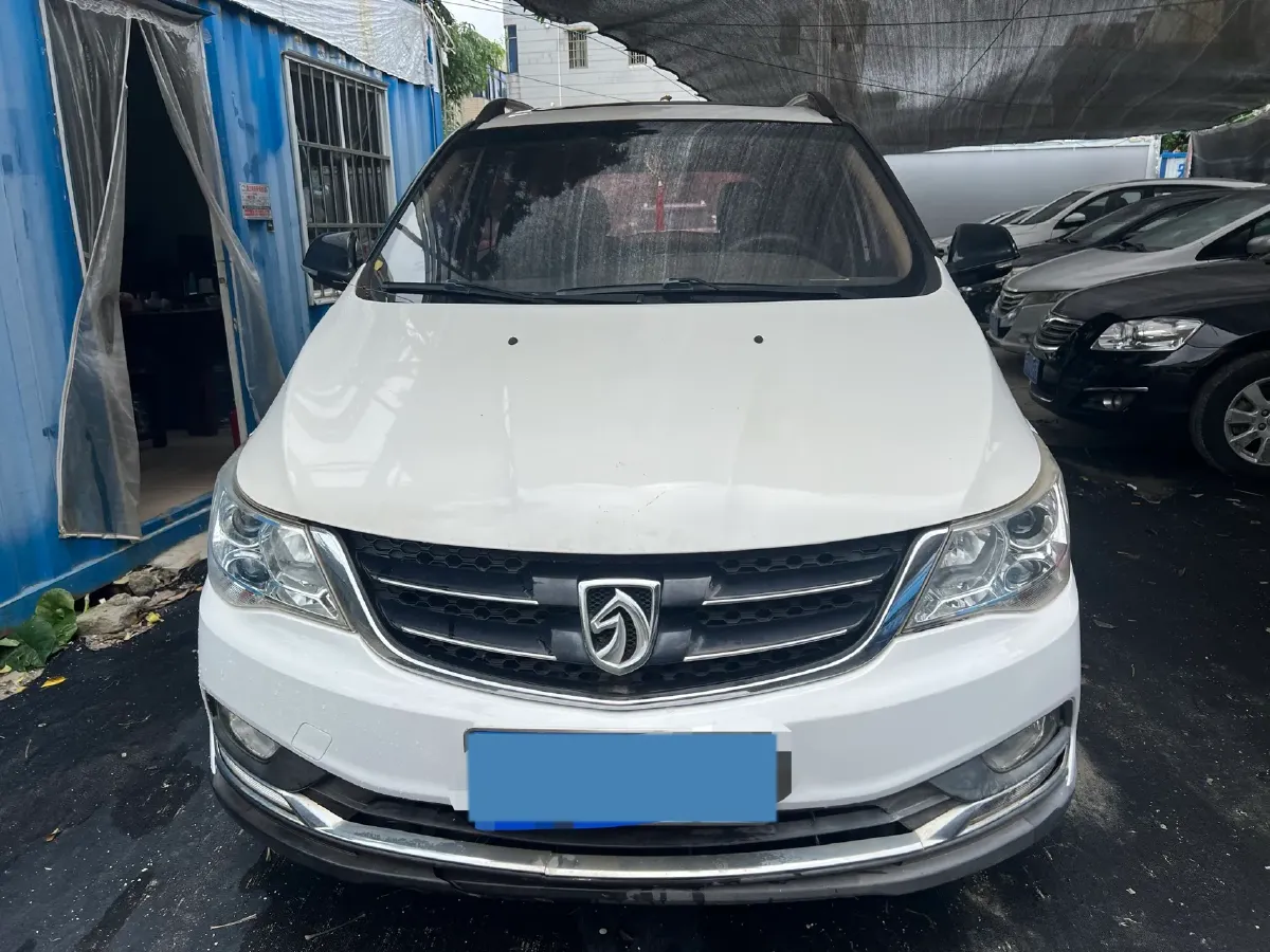 2016 BaoJun 560 1.5T 150HP L4 6MT,autocango,china used car exporter,china ev exporter,chinese used car exporter,chinese used ev exporter
