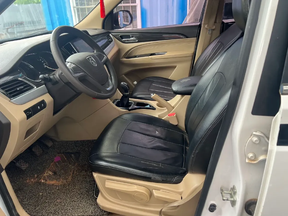 2016 BaoJun 560 1.5T 150HP L4 6MT,autocango,china used car exporter,china ev exporter,chinese used car exporter,chinese used ev exporter