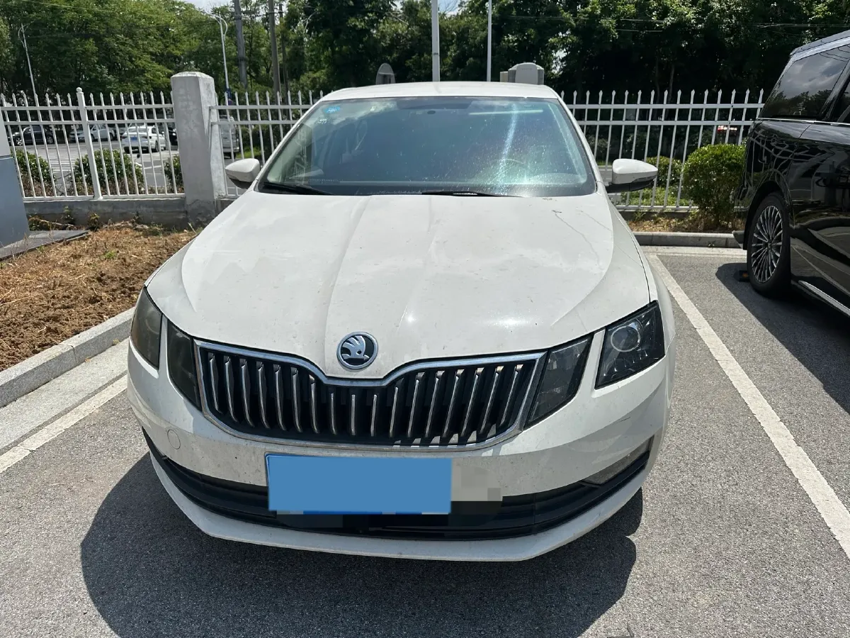 2019 Skoda Octavia 1.5L 116HP L4 6AT,autocango,china used car exporter,china ev exporter,chinese used car exporter,chinese used ev exporter
