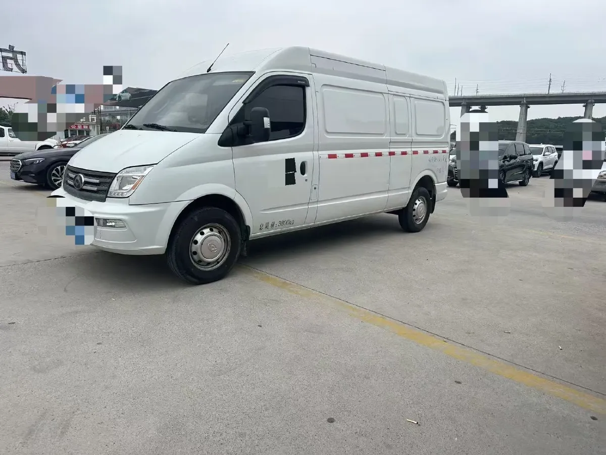 2021 MAXUS XinTu V80 2.0T 139HP L4 6MT,autocango,china used car exporter,china ev exporter,chinese used car exporter,chinese used ev exporter