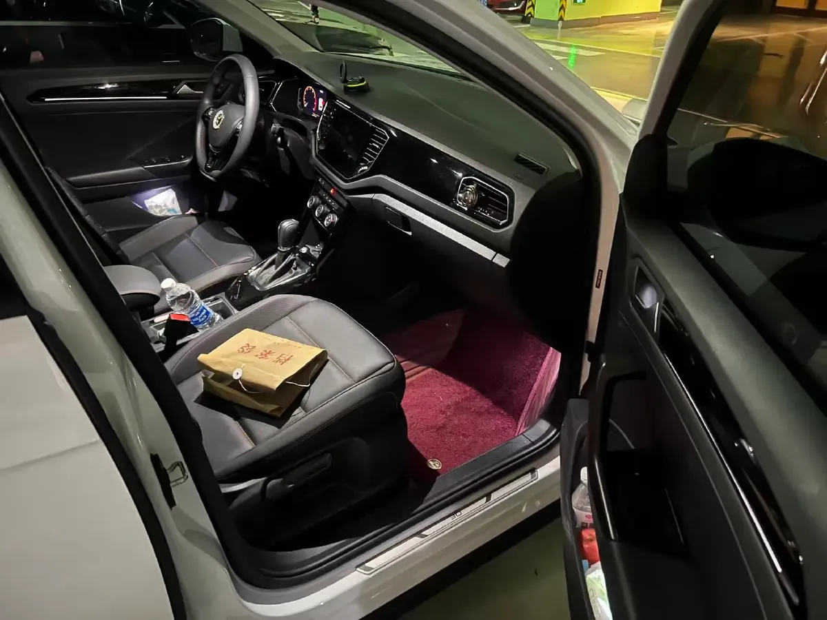 2021 Volkswagen T-Roc 1.4T 150HP L4 7DCT,autocango,china used car exporter,china ev exporter,chinese used car exporter,chinese used ev exporter