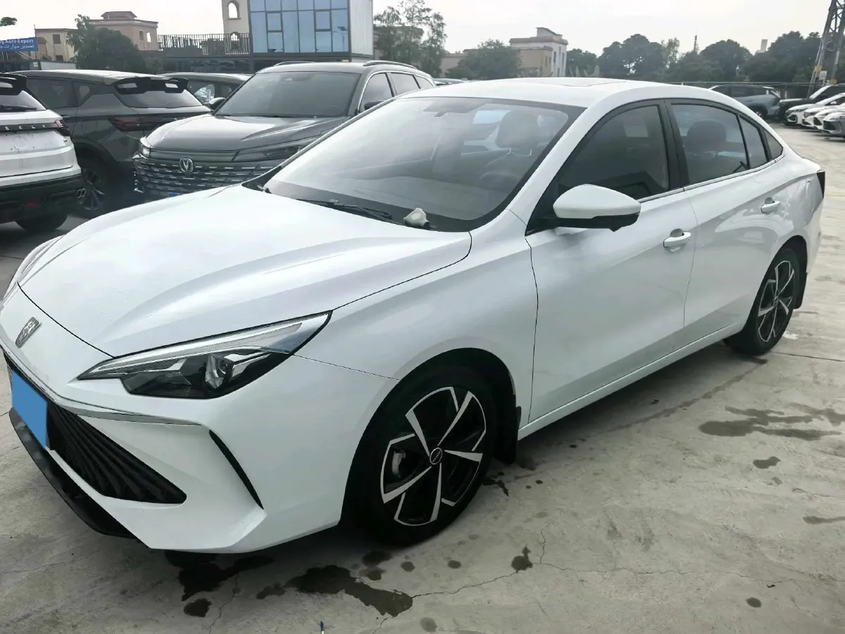 2023 Roewe i5 1.5L 129HP L4 CVT,autocango,china used car exporter,china ev exporter,chinese used car exporter,chinese used ev exporter