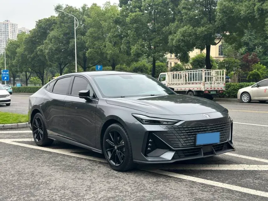 2023 ChangAn UNI-V 1.5T 188HP L4 7DCT,autocango,china used car exporter,china ev exporter,chinese used car exporter,chinese used ev exporter