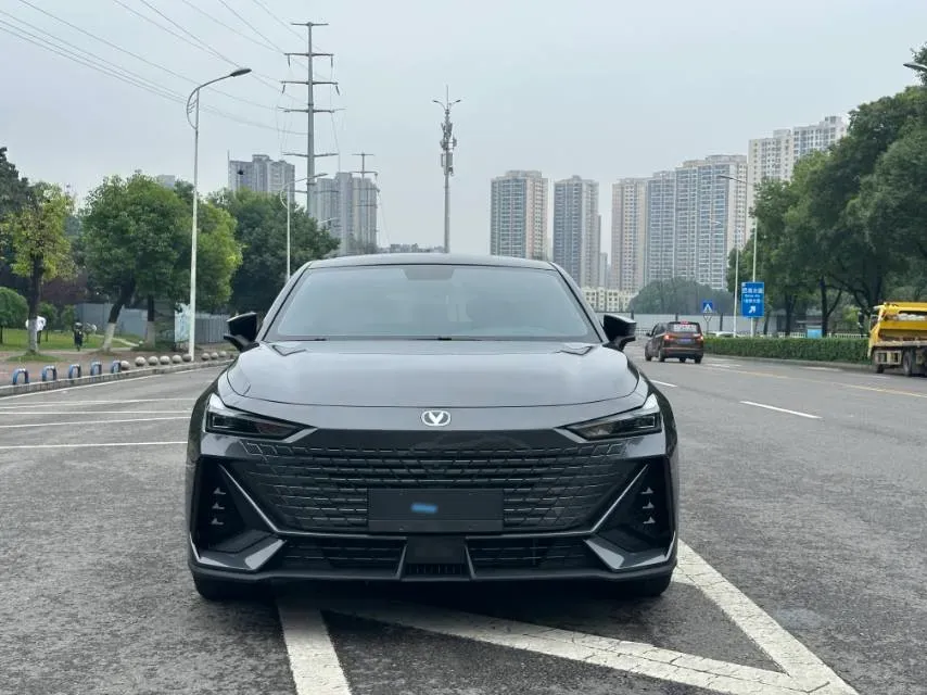 2023 ChangAn UNI-V 1.5T 188HP L4 7DCT,autocango,china used car exporter,china ev exporter,chinese used car exporter,chinese used ev exporter