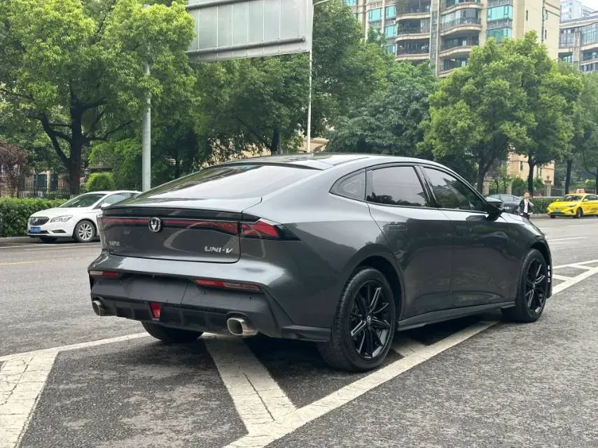2023 ChangAn UNI-V 1.5T 188HP L4 7DCT,autocango,china used car exporter,china ev exporter,chinese used car exporter,chinese used ev exporter