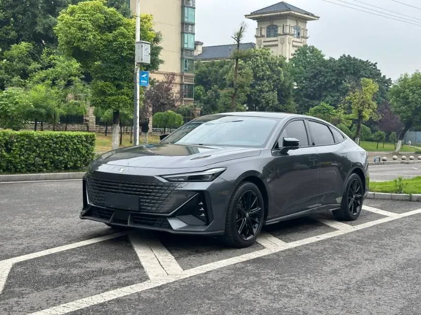 2023 ChangAn UNI-V 1.5T 188HP L4 7DCT,autocango,china used car exporter,china ev exporter,chinese used car exporter,chinese used ev exporter