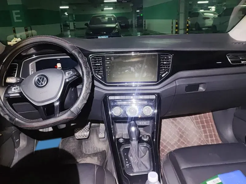 2022 Volkswagen T-Roc 1.4T 150HP L4 7DCT,autocango,china used car exporter,china ev exporter,chinese used car exporter,chinese used ev exporter