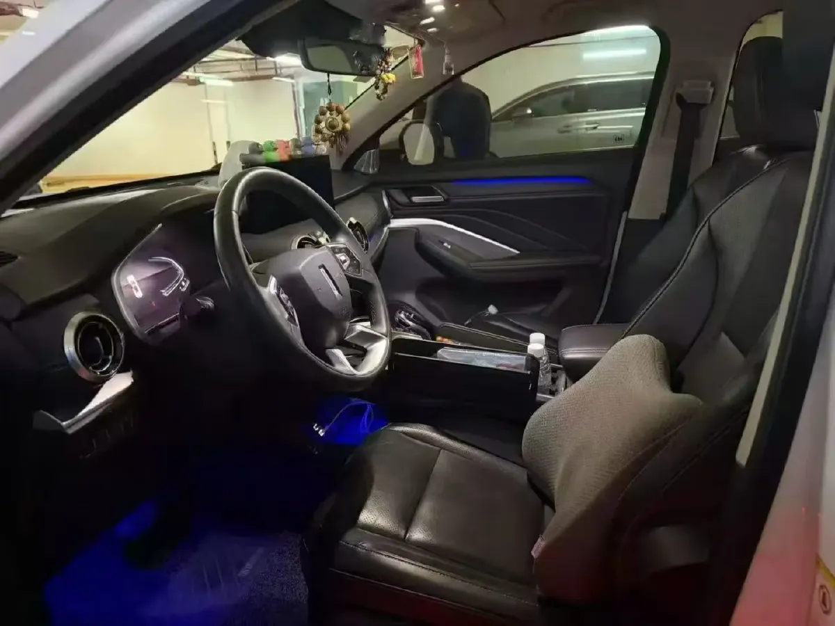 2021 WEY VV6 2.0T 227HP L4 7DCT,autocango,china used car exporter,china ev exporter,chinese used car exporter,chinese used ev exporter