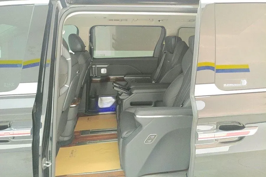 2023 HongQi HQ9 2.0T 252HP L4 8AT,autocango,china used car exporter,china ev exporter,chinese used car exporter,chinese used ev exporter