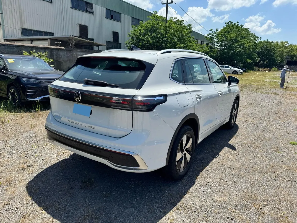 2024 Volkswagen Tiguan L 2.0T 186HP L4 7DCT,autocango,china used car exporter,china ev exporter,chinese used car exporter,chinese used ev exporter