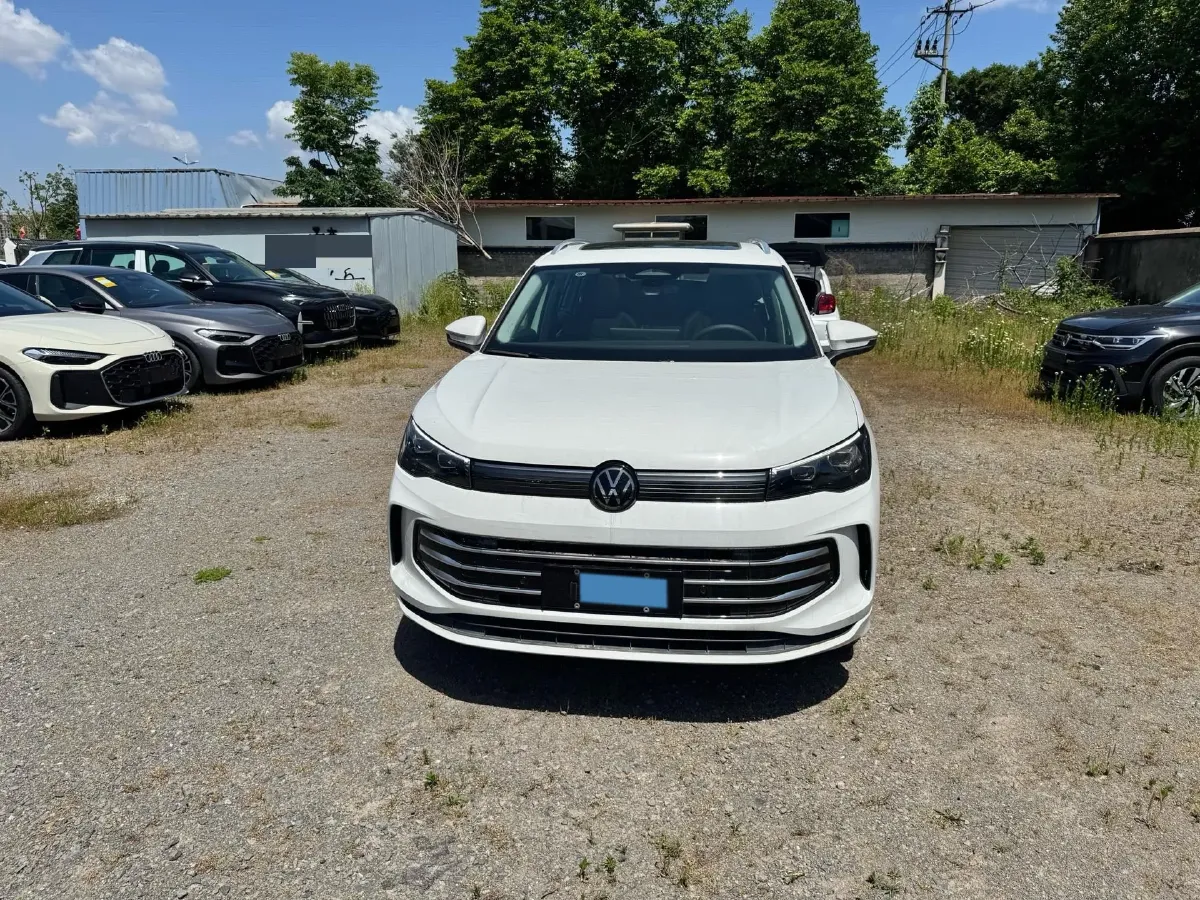 2024 Volkswagen Tiguan L 2.0T 186HP L4 7DCT,autocango,china used car exporter,china ev exporter,chinese used car exporter,chinese used ev exporter