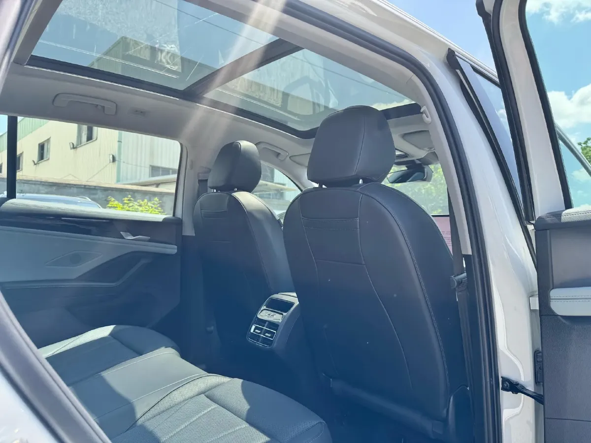 2024 Volkswagen Tiguan L 2.0T 186HP L4 7DCT,autocango,china used car exporter,china ev exporter,chinese used car exporter,chinese used ev exporter