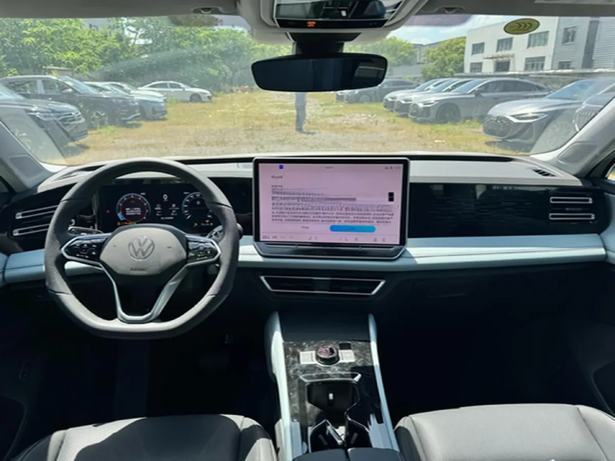 2024 Volkswagen Tiguan L 2.0T 186HP L4 7DCT,autocango,china used car exporter,china ev exporter,chinese used car exporter,chinese used ev exporter