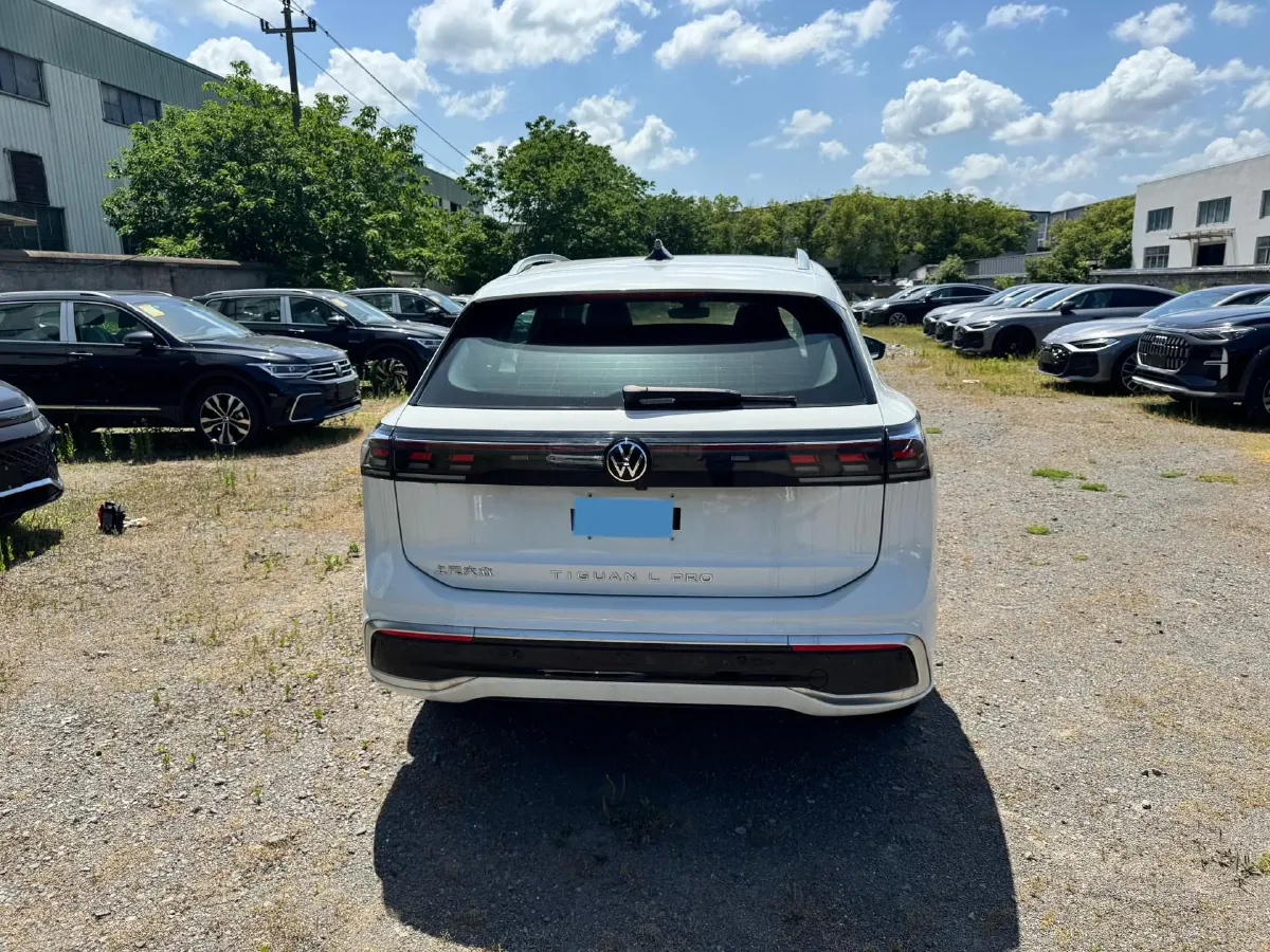 2024 Volkswagen Tiguan L 2.0T 186HP L4 7DCT,autocango,china used car exporter,china ev exporter,chinese used car exporter,chinese used ev exporter