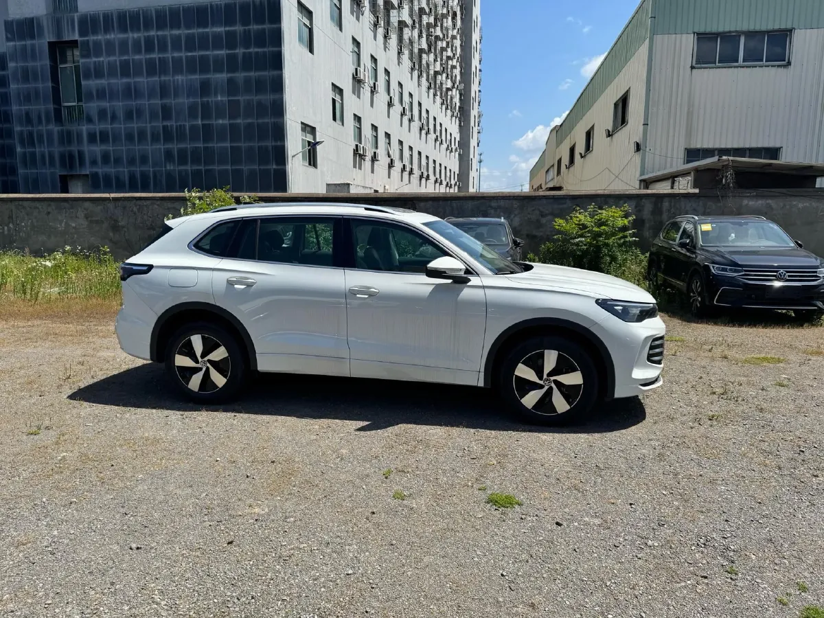 2024 Volkswagen Tiguan L 2.0T 186HP L4 7DCT,autocango,china used car exporter,china ev exporter,chinese used car exporter,chinese used ev exporter