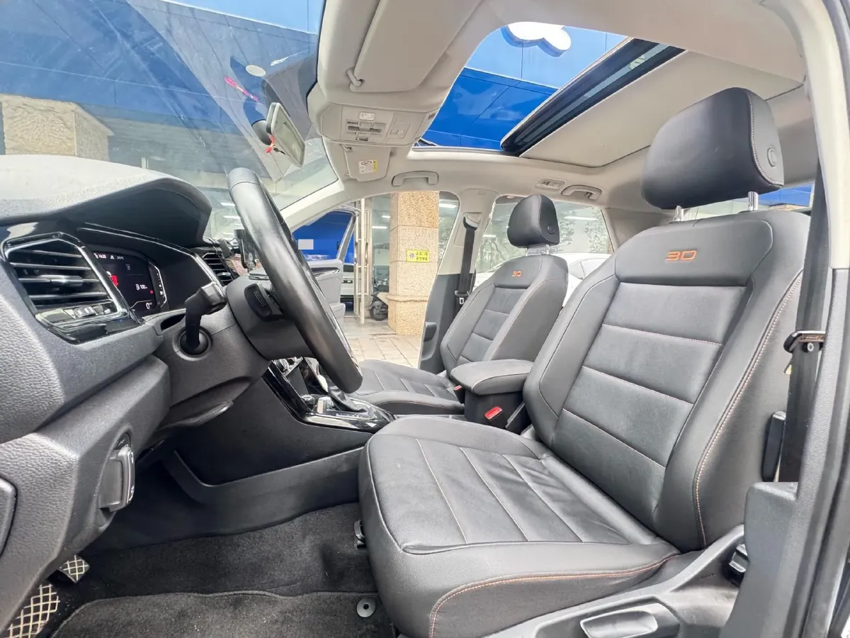 2022 Volkswagen T-Roc 1.4T 150HP L4 7DCT,autocango,china used car exporter,china ev exporter,chinese used car exporter,chinese used ev exporter