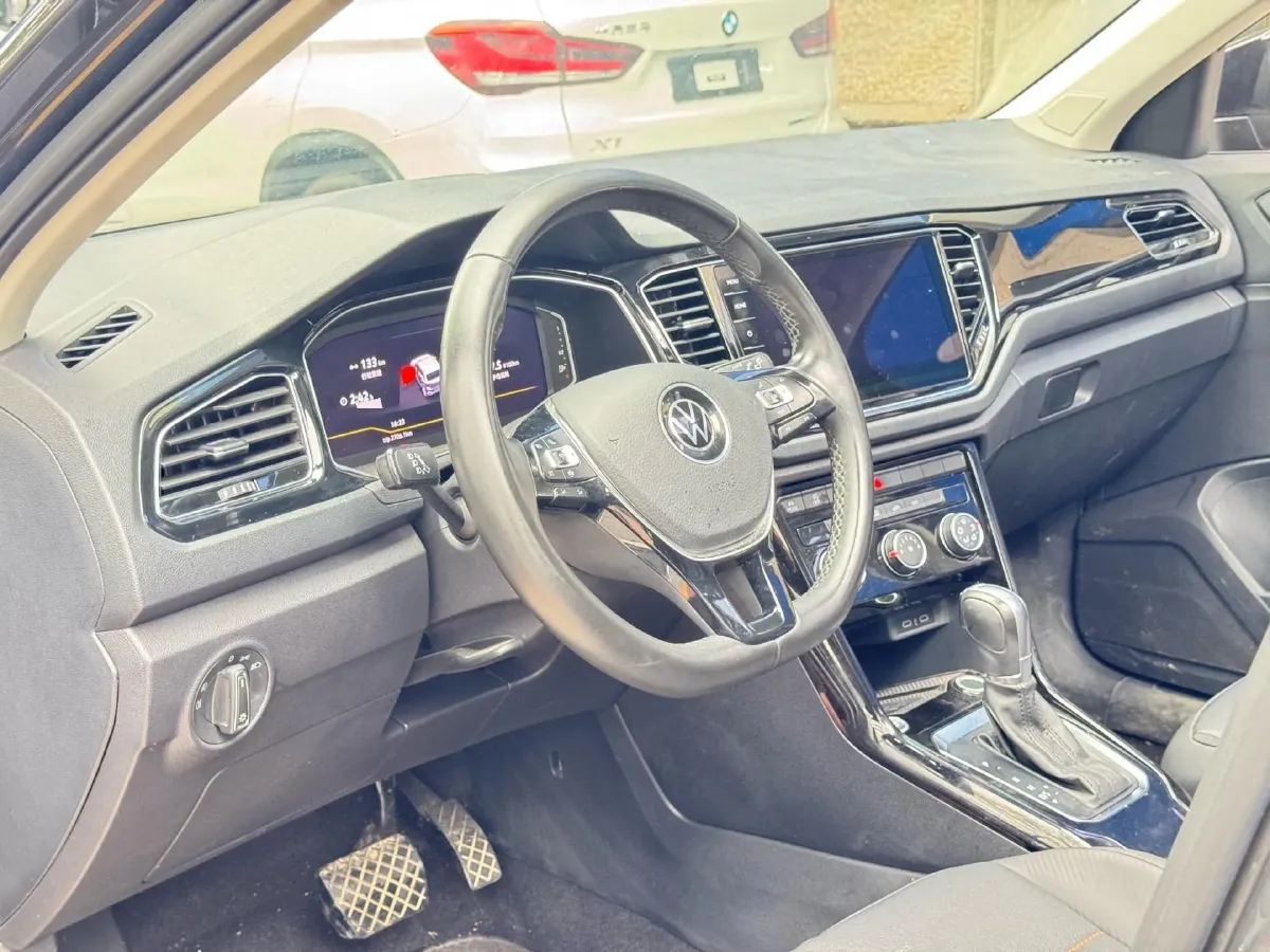 2022 Volkswagen T-Roc 1.4T 150HP L4 7DCT,autocango,china used car exporter,china ev exporter,chinese used car exporter,chinese used ev exporter