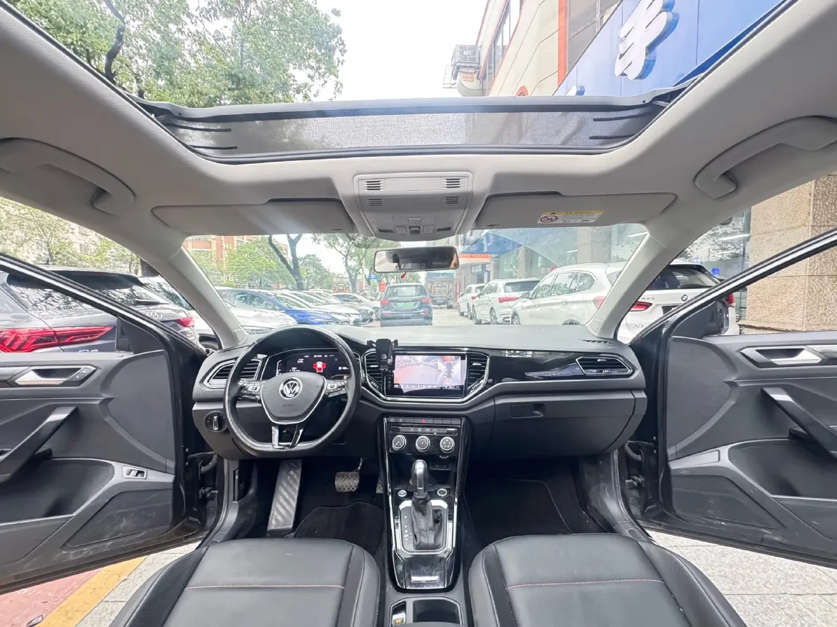 2022 Volkswagen T-Roc 1.4T 150HP L4 7DCT,autocango,china used car exporter,china ev exporter,chinese used car exporter,chinese used ev exporter
