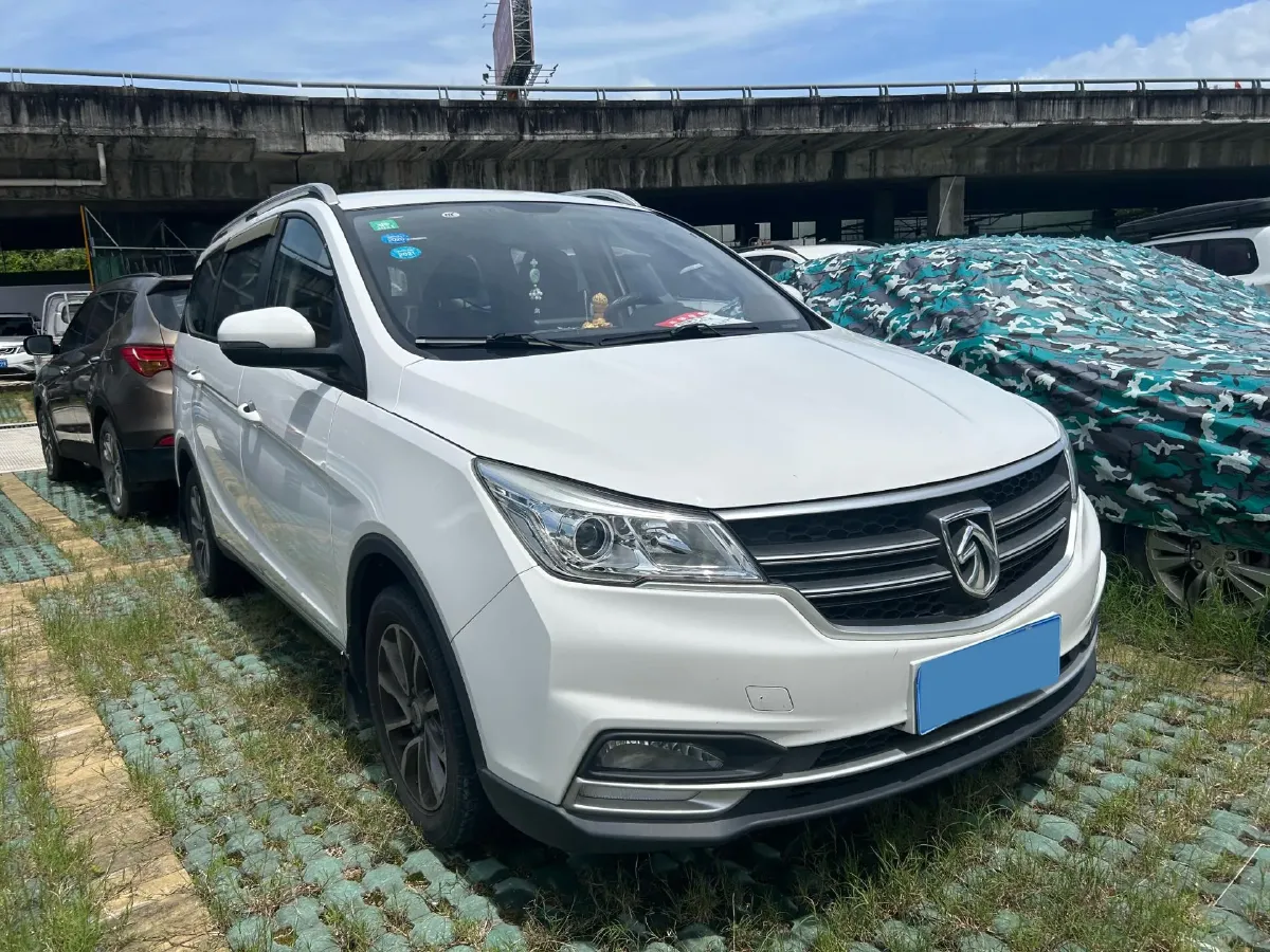 2018 BaoJun 530 1.5T 150HP L4 6MT,autocango,china used car exporter,china ev exporter,chinese used car exporter,chinese used ev exporter