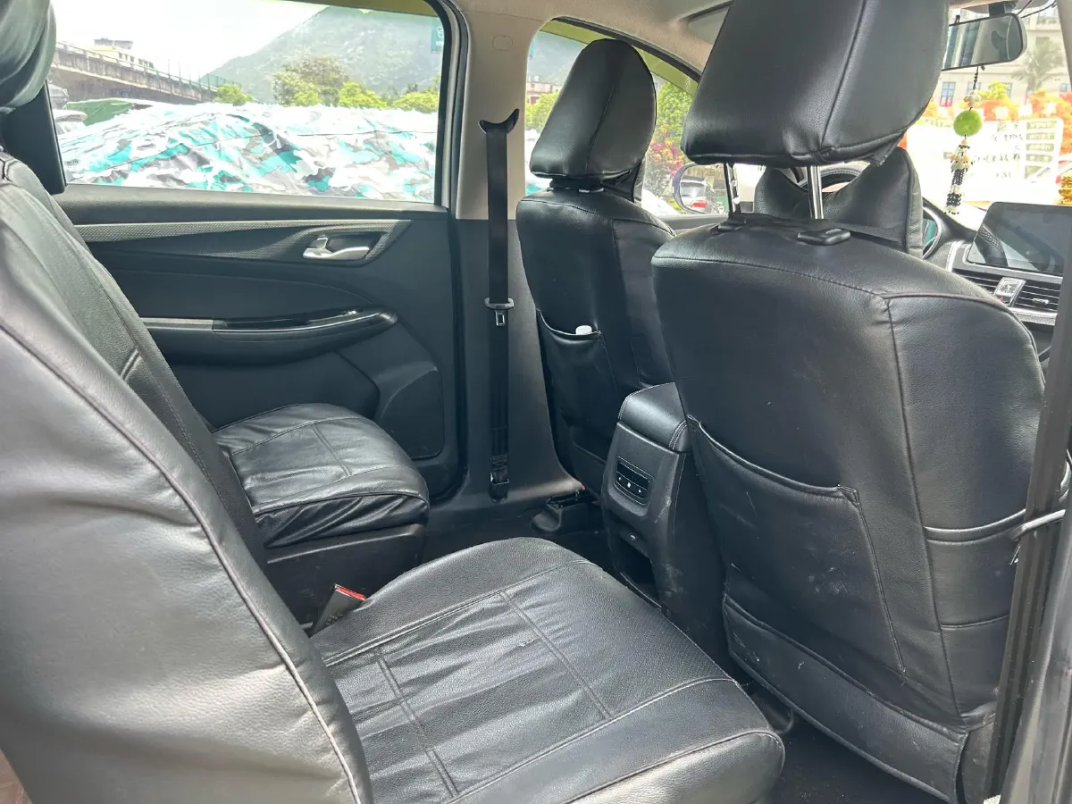 2018 BaoJun 530 1.5T 150HP L4 6MT,autocango,china used car exporter,china ev exporter,chinese used car exporter,chinese used ev exporter