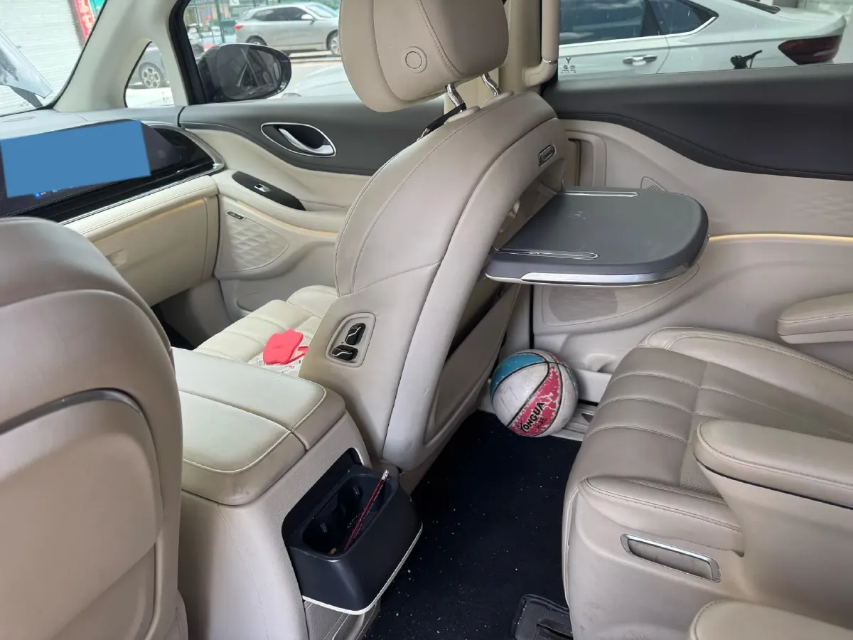 2022 Voyah Dream BEV 82KWH,autocango,china used car exporter,china ev exporter,chinese used car exporter,chinese used ev exporter