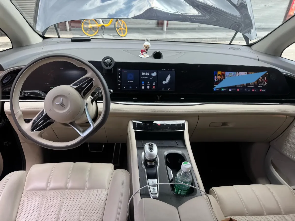 2022 Voyah Dream BEV 82KWH,autocango,china used car exporter,china ev exporter,chinese used car exporter,chinese used ev exporter